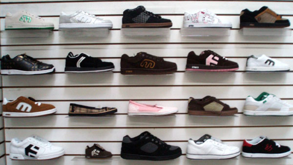 Wholesale Mens, Women and Childrens Skate Shoes